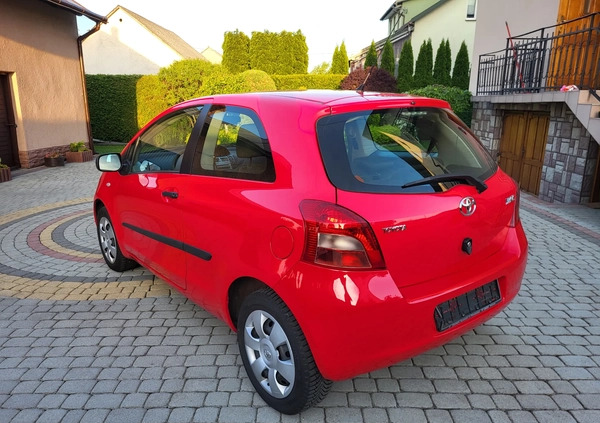 Toyota Yaris cena 14500 przebieg: 89000, rok produkcji 2006 z Pasym małe 529